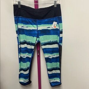 26. Lululemon Capris Sz 8